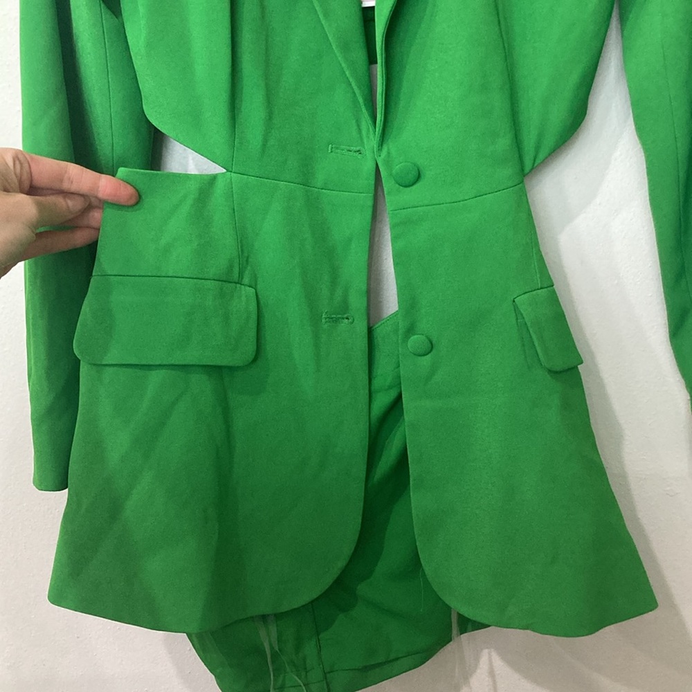 Cut out back blazer/dress - Picture 6 of 7